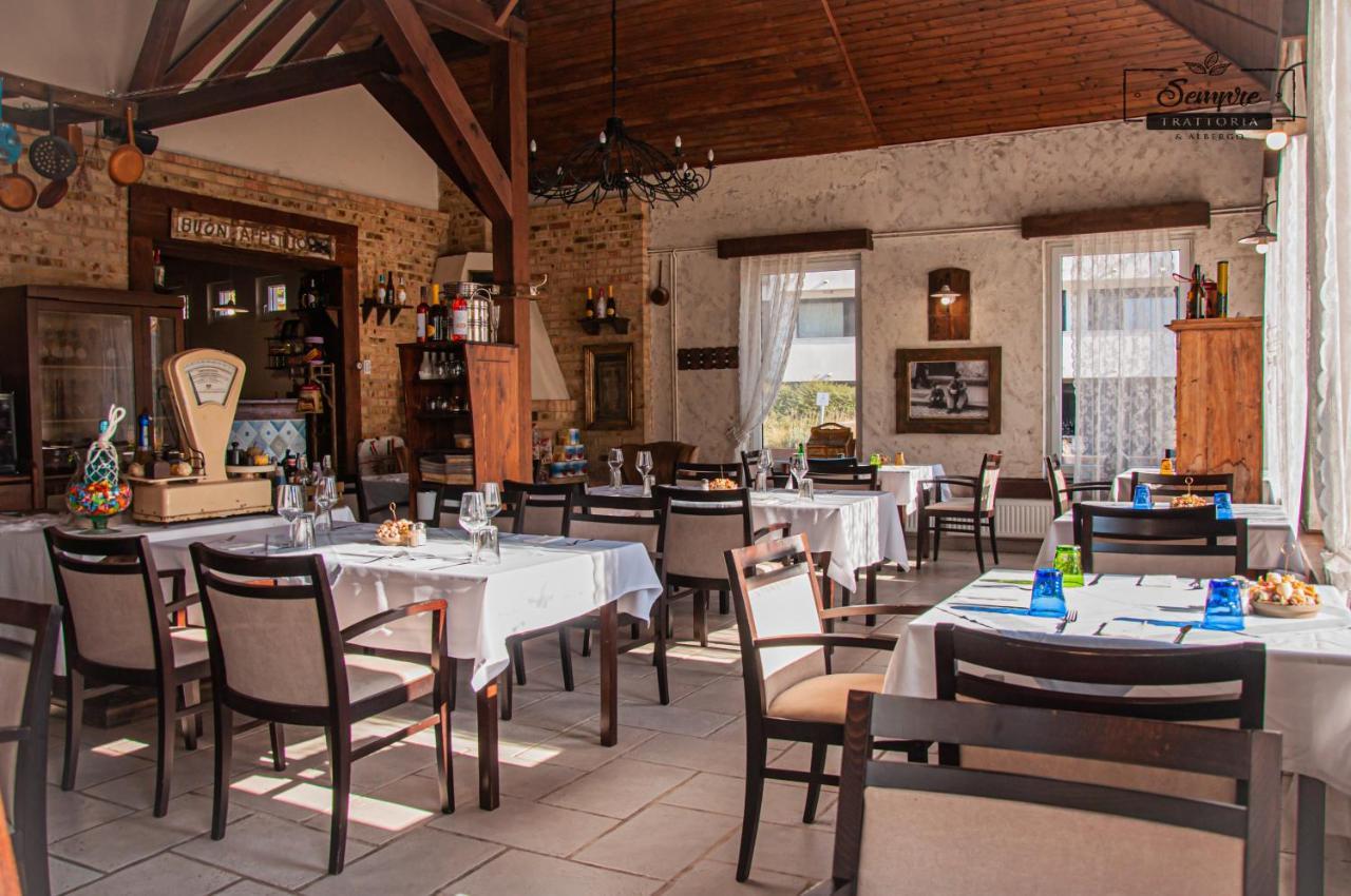 Bed and Breakfast Sempre Etterem Es Panzio Секешфегервар Екстер'єр фото