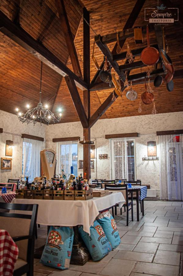 Bed and Breakfast Sempre Etterem Es Panzio Секешфегервар Екстер'єр фото