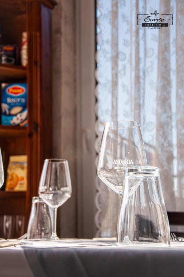 Bed and Breakfast Sempre Etterem Es Panzio Секешфегервар Екстер'єр фото